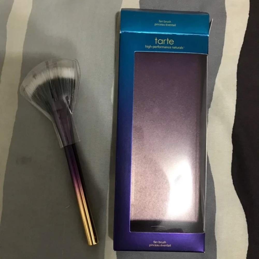 tarte fan brush